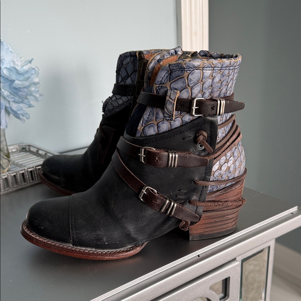Stylish Black and Brown Ankle Boots Freebird
